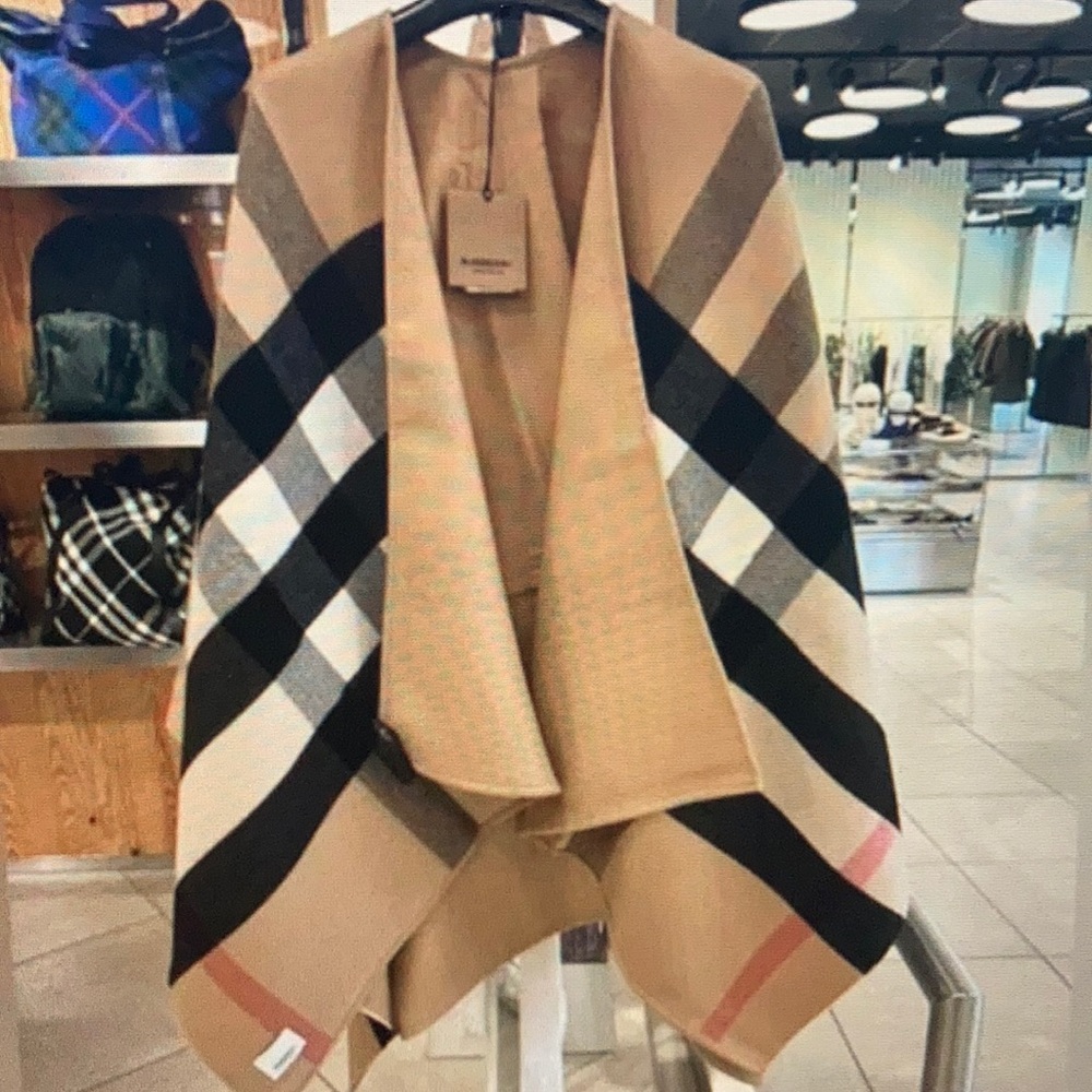 Burberry REVERSABLE Camel and Black Check Cape
